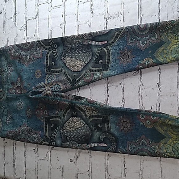 Evolution and Creation SMALL Yoga Capri Pants Multi Color Elephant Zen Workout - Picture 2 of 4